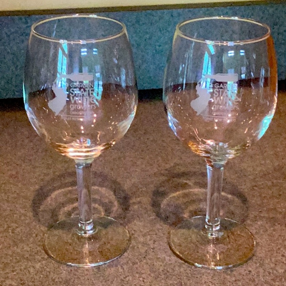 2 Wine glasses